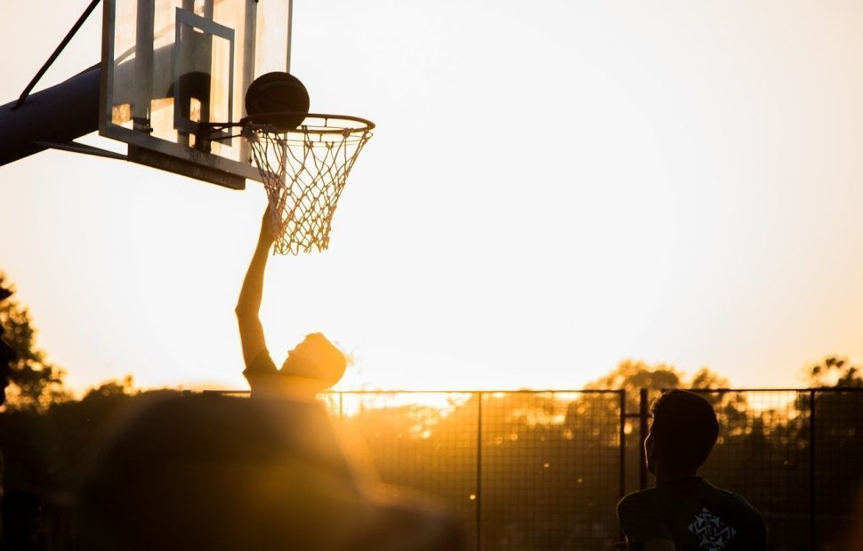 Basketbal bewegend ringbord